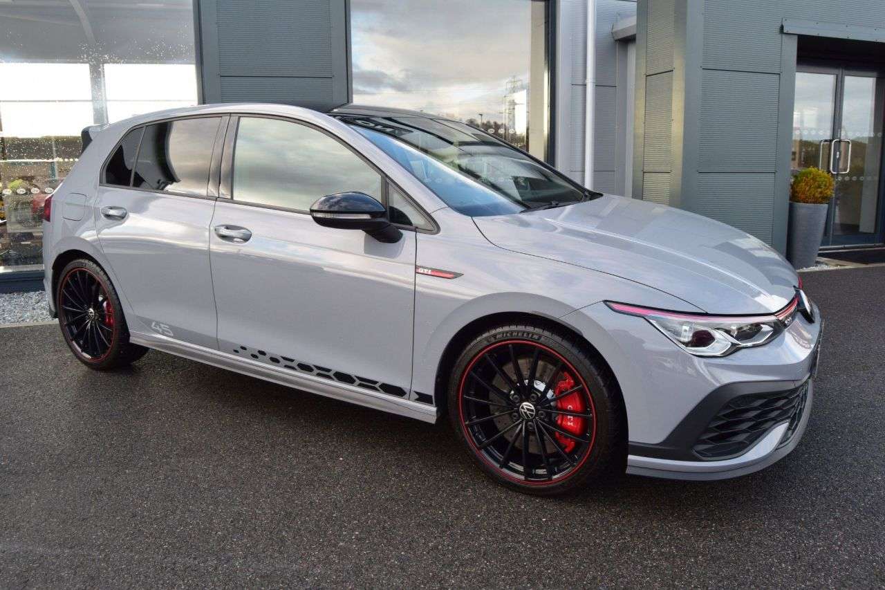 A 2022 VOLKSWAGEN GOLF 2.0 TSI GTI Clubsport 45 Hatchback 5dr Petrol DSG Euro 6 (s/s) (300 ps) A 2022 VOLKSWAGEN GOLF 2.0 TSI GTI Clubsport 45 Hatchback 5dr Petrol DSG Euro 6 (s/s) (300 ps)