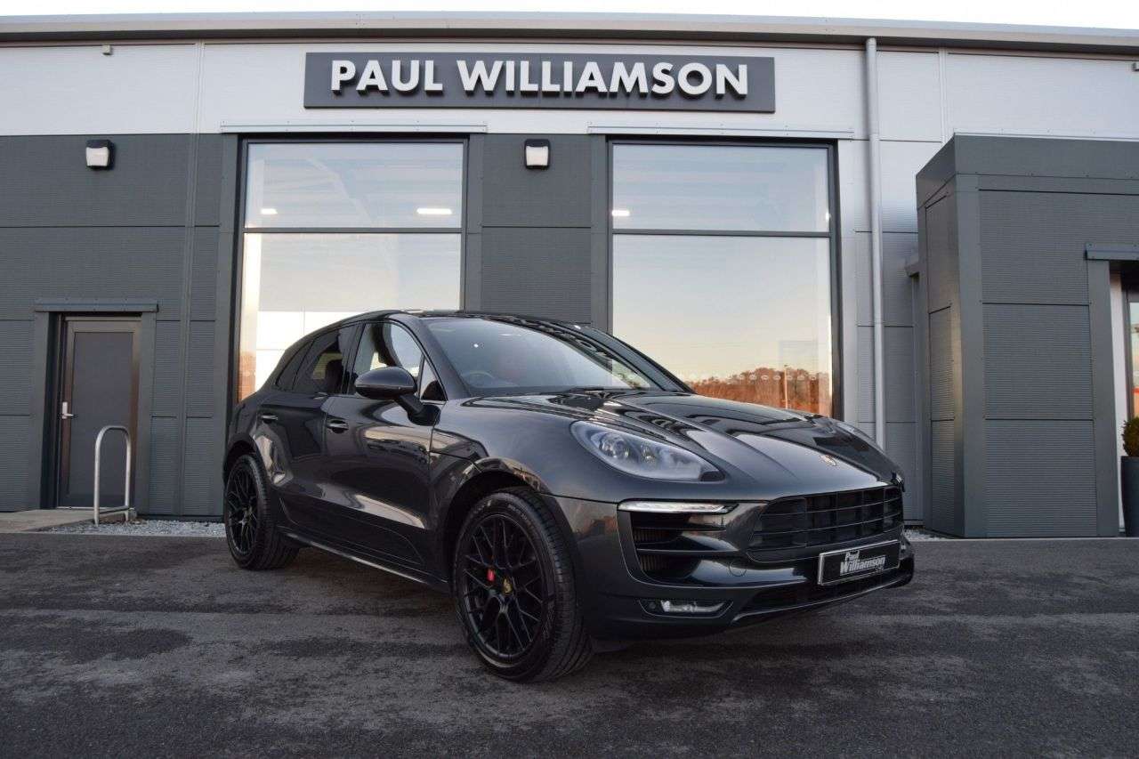 A 2017 PORSCHE MACAN 3.0T V6 GTS SUV 5dr Petrol PDK 4WD Euro 6 (s/s) (360 ps) A 2017 PORSCHE MACAN 3.0T V6 GTS SUV 5dr Petrol PDK 4WD Euro 6 (s/s) (360 ps)