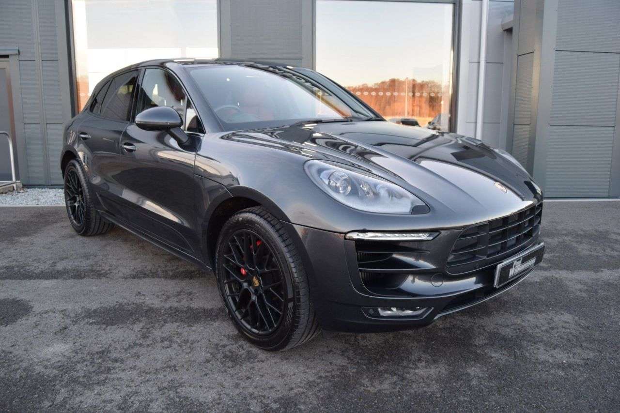 A 2017 PORSCHE MACAN 3.0T V6 GTS SUV 5dr Petrol PDK 4WD Euro 6 (s/s) (360 ps) A 2017 PORSCHE MACAN 3.0T V6 GTS SUV 5dr Petrol PDK 4WD Euro 6 (s/s) (360 ps)