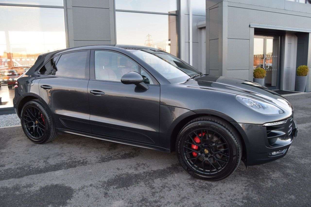 A 2017 PORSCHE MACAN 3.0T V6 GTS SUV 5dr Petrol PDK 4WD Euro 6 (s/s) (360 ps) A 2017 PORSCHE MACAN 3.0T V6 GTS SUV 5dr Petrol PDK 4WD Euro 6 (s/s) (360 ps)