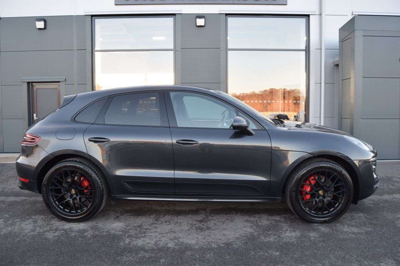 A 2017 PORSCHE MACAN 3.0T V6 GTS SUV 5dr Petrol PDK 4WD Euro 6 (s/s) (360 ps) A 2017 PORSCHE MACAN 3.0T V6 GTS SUV 5dr Petrol PDK 4WD Euro 6 (s/s) (360 ps)