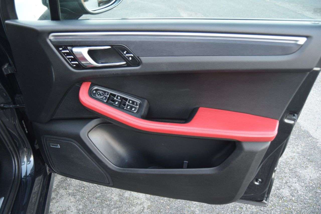 2017 PORSCHE MACAN 2017 PORSCHE MACAN