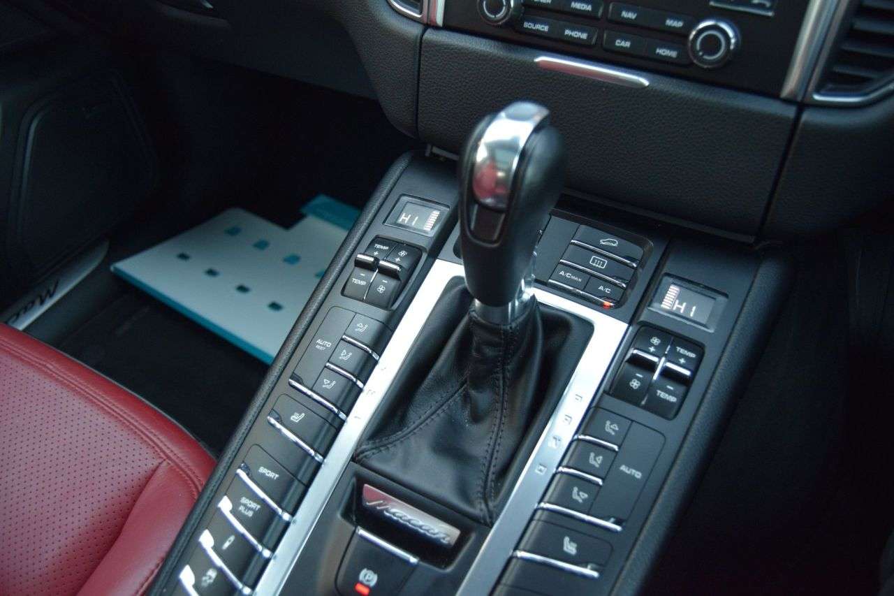 2017 PORSCHE MACAN 2017 PORSCHE MACAN