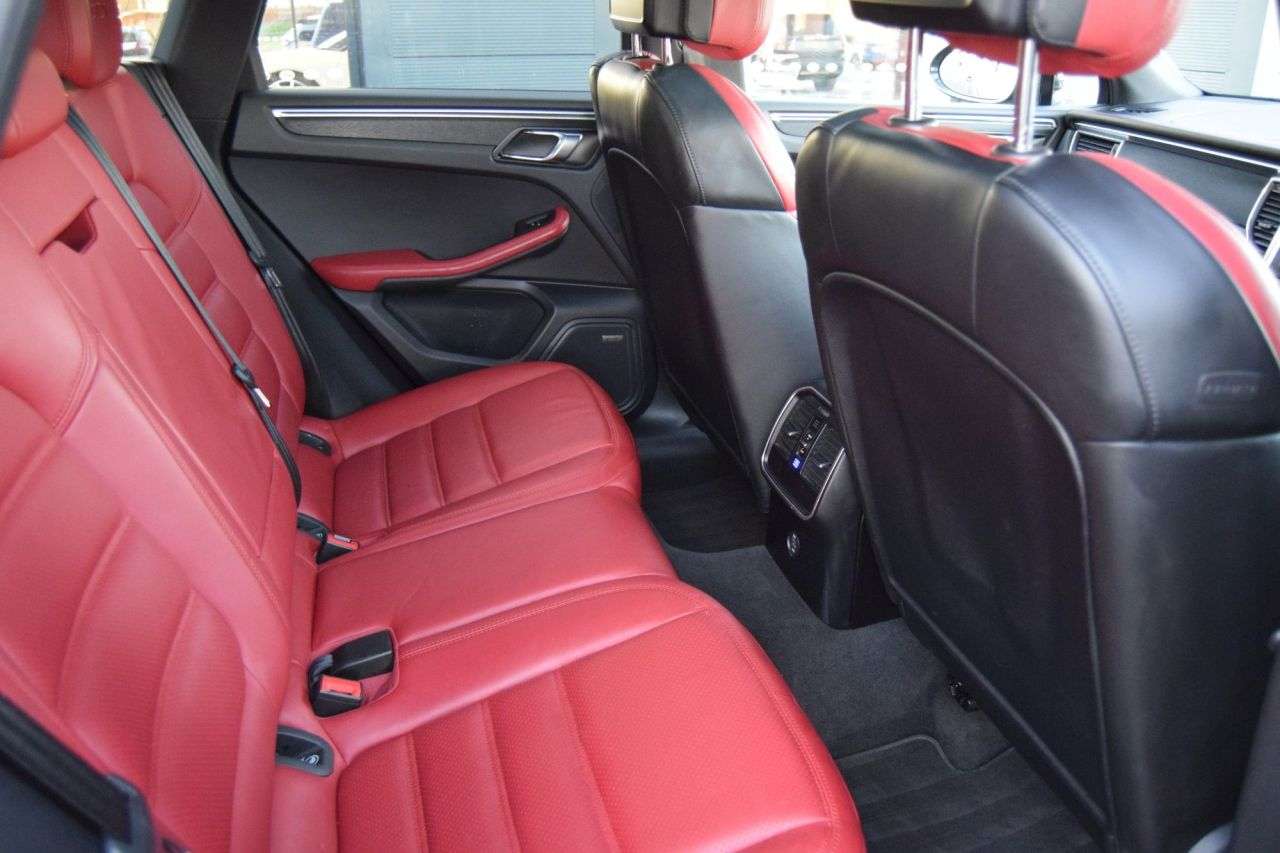 2017 PORSCHE MACAN 2017 PORSCHE MACAN