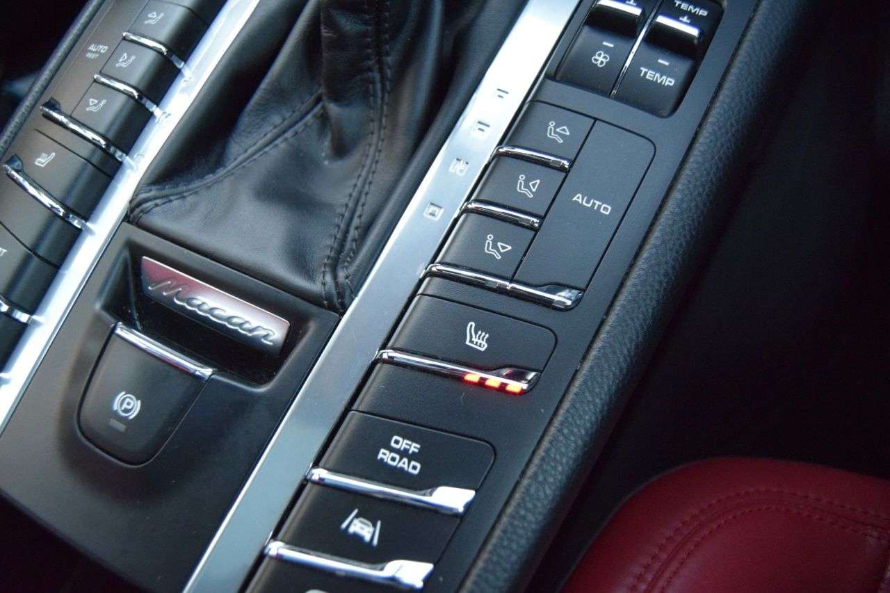 2017 PORSCHE MACAN 2017 PORSCHE MACAN