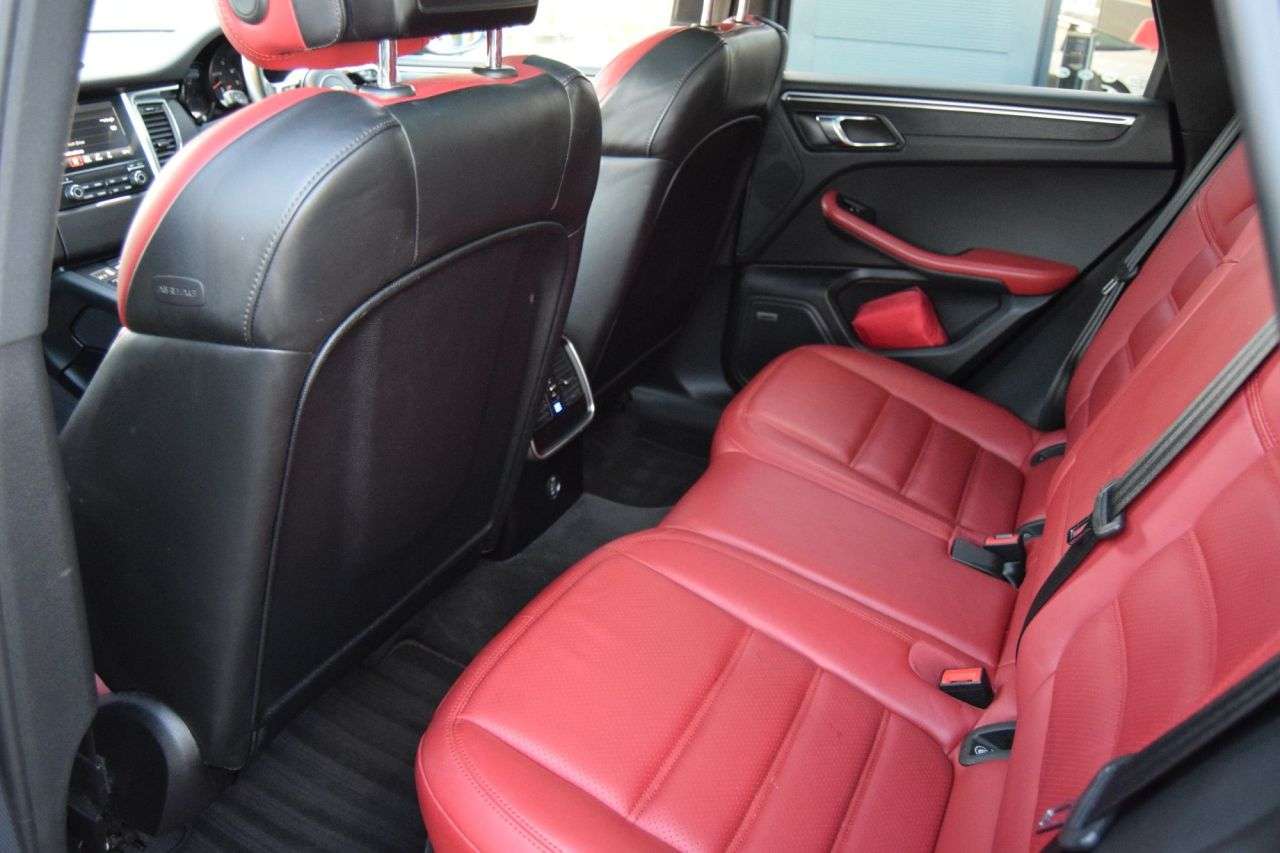 2017 PORSCHE MACAN 2017 PORSCHE MACAN