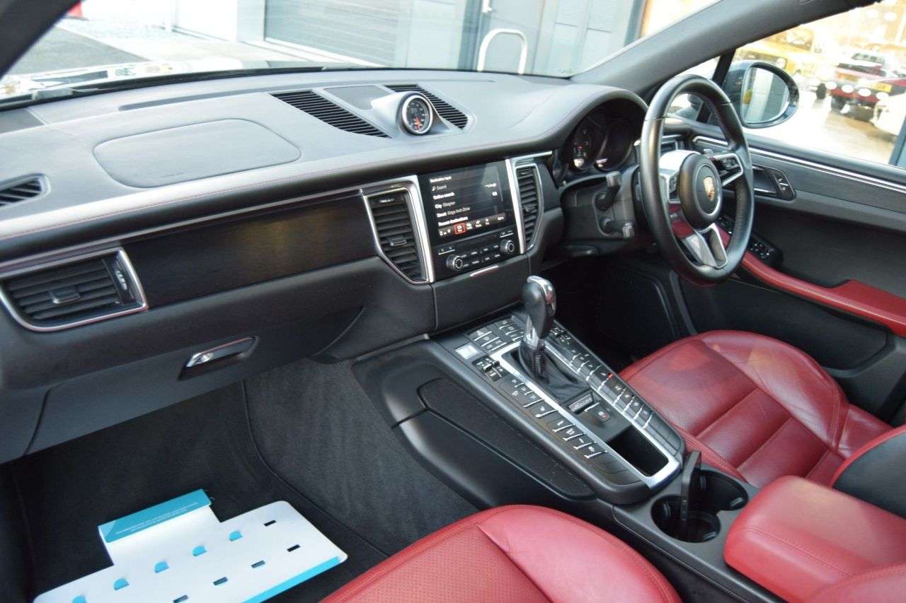 2017 PORSCHE MACAN 2017 PORSCHE MACAN