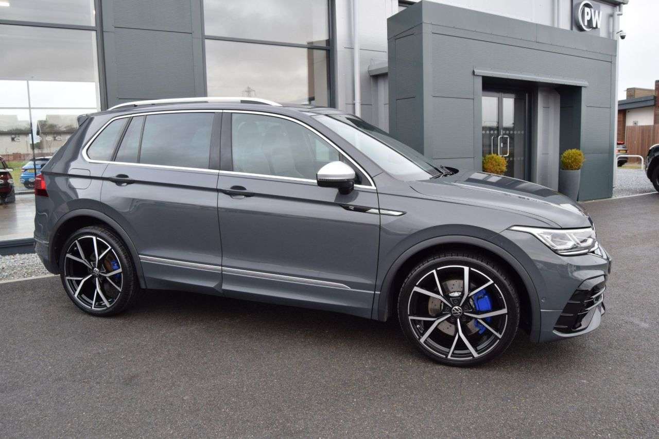 A 2021 VOLKSWAGEN TIGUAN 2.0 TSI R SUV 5dr Petrol DSG 4Motion Euro 6 (s/s) (320 ps) A 2021 VOLKSWAGEN TIGUAN 2.0 TSI R SUV 5dr Petrol DSG 4Motion Euro 6 (s/s) (320 ps)