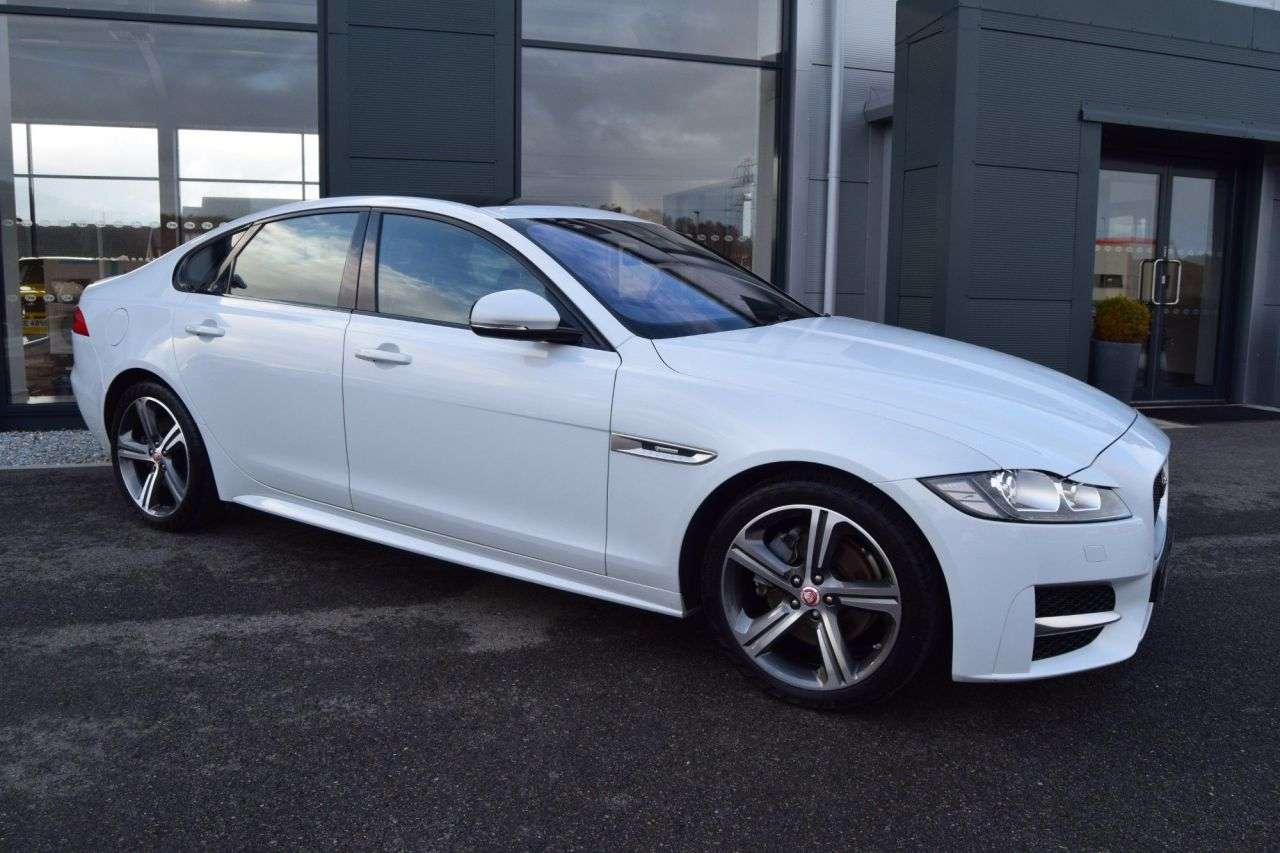 A 2016 JAGUAR XF 2.0d R-Sport Saloon 4dr Diesel Auto Euro 6 (s/s) (180 ps) A 2016 JAGUAR XF 2.0d R-Sport Saloon 4dr Diesel Auto Euro 6 (s/s) (180 ps)