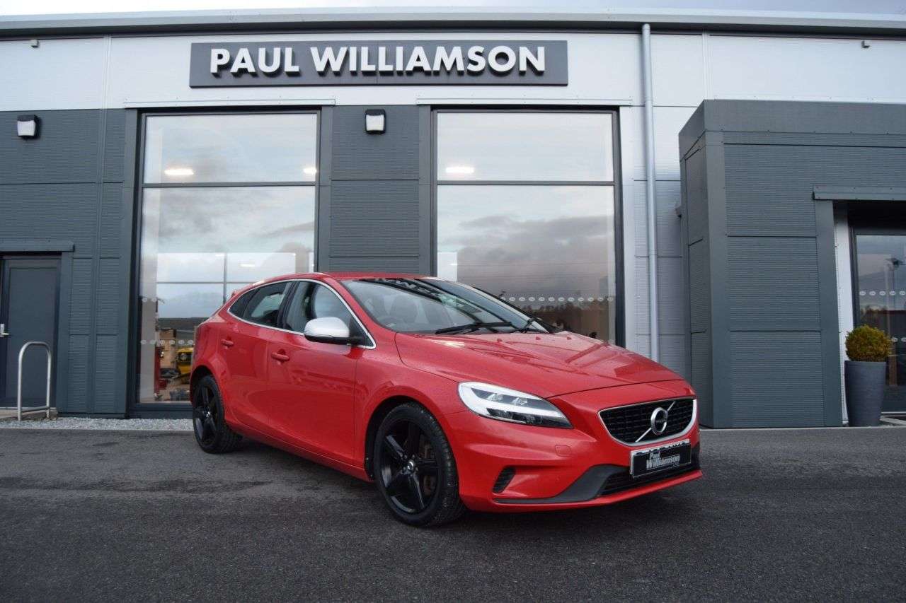 A 2017 VOLVO V40 2.0 D4 R-Design Nav Plus Hatchback 5dr Diesel Manual Euro 6 (s/s) (190 ps) A 2017 VOLVO V40 2.0 D4 R-Design Nav Plus Hatchback 5dr Diesel Manual Euro 6 (s/s) (190 ps)