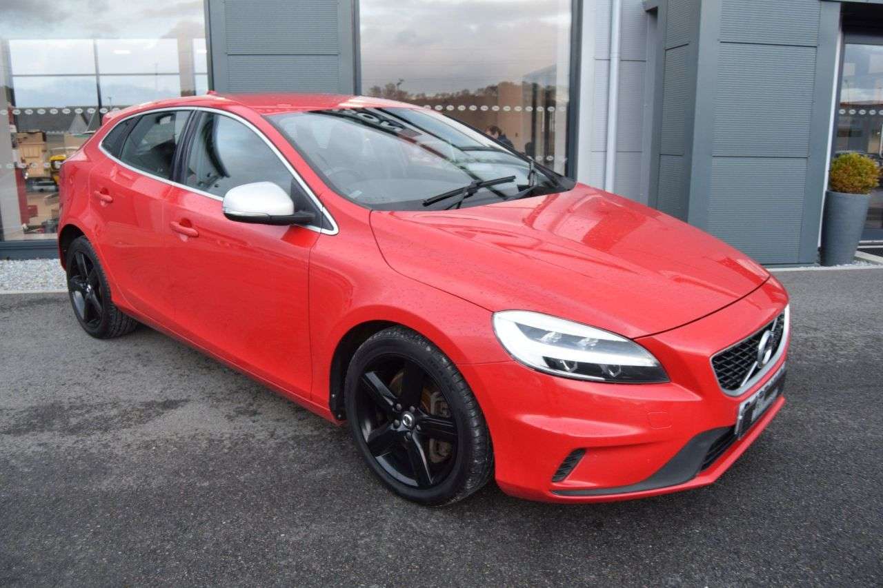 A 2017 VOLVO V40 2.0 D4 R-Design Nav Plus Hatchback 5dr Diesel Manual Euro 6 (s/s) (190 ps) A 2017 VOLVO V40 2.0 D4 R-Design Nav Plus Hatchback 5dr Diesel Manual Euro 6 (s/s) (190 ps)