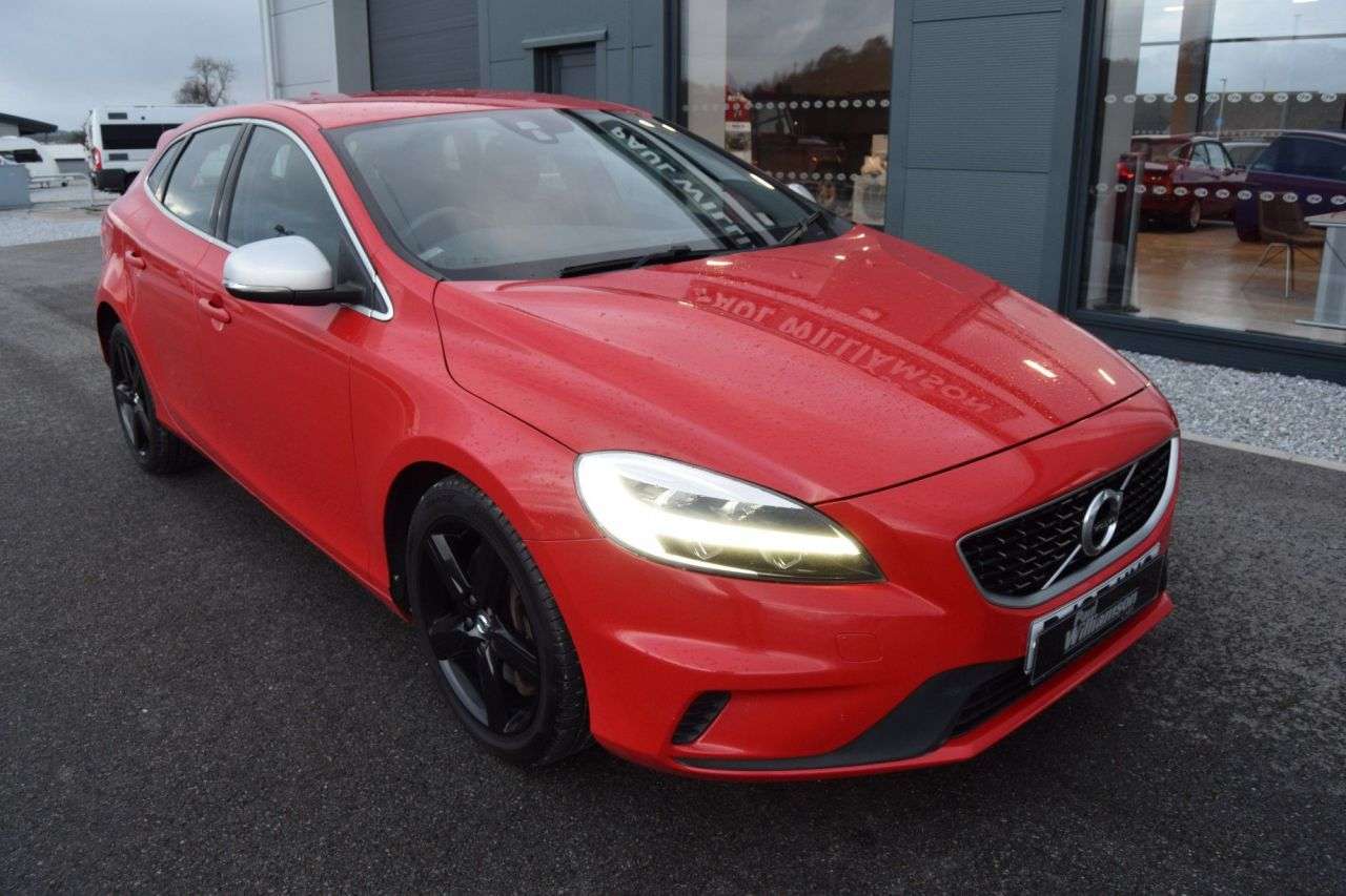 A 2017 VOLVO V40 2.0 D4 R-Design Nav Plus Hatchback 5dr Diesel Manual Euro 6 (s/s) (190 ps) A 2017 VOLVO V40 2.0 D4 R-Design Nav Plus Hatchback 5dr Diesel Manual Euro 6 (s/s) (190 ps)