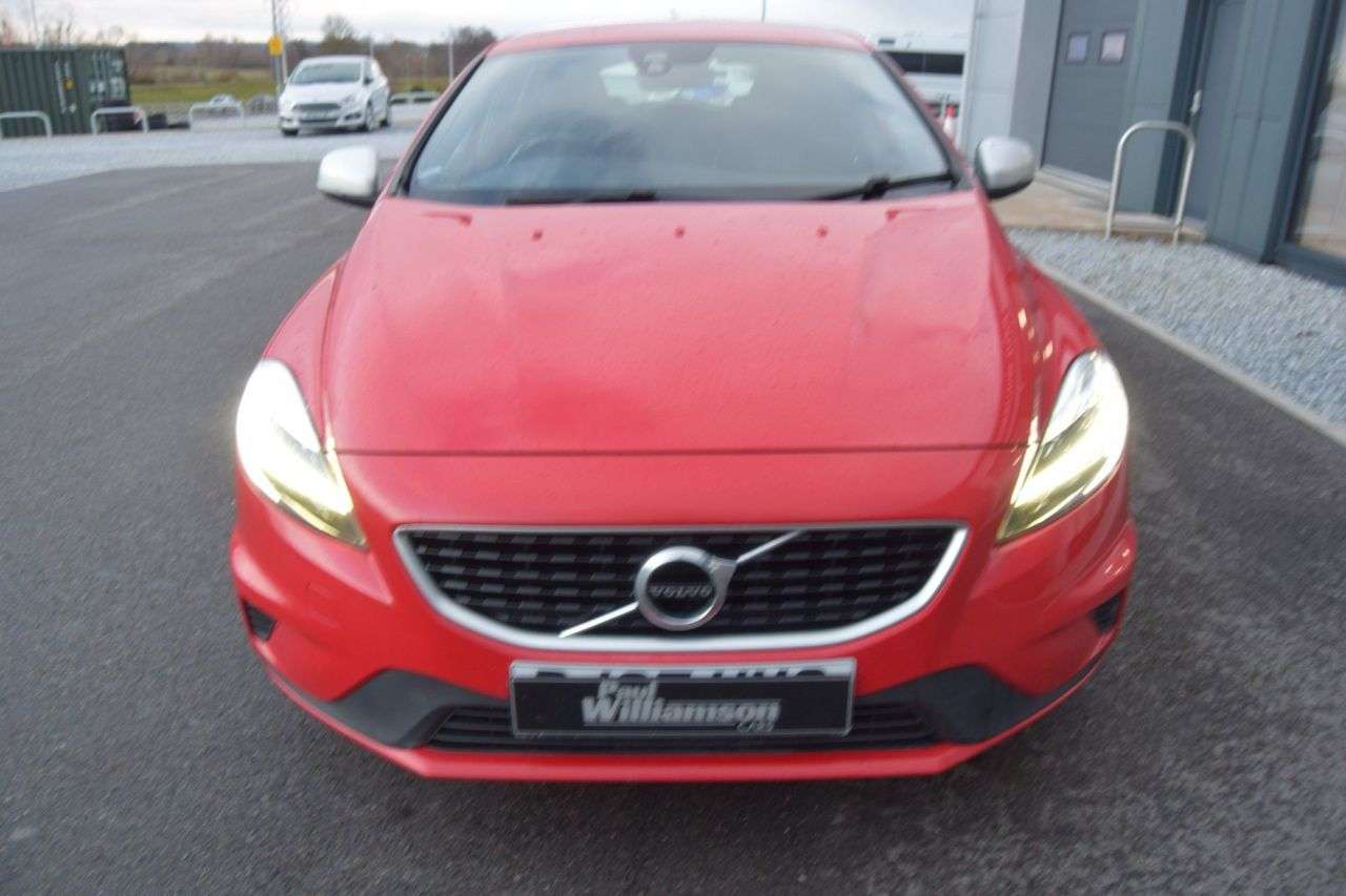 2017 VOLVO V40 2017 VOLVO V40
