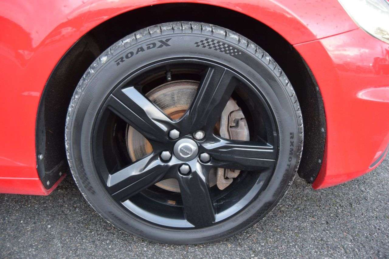 2017 VOLVO V40 2017 VOLVO V40