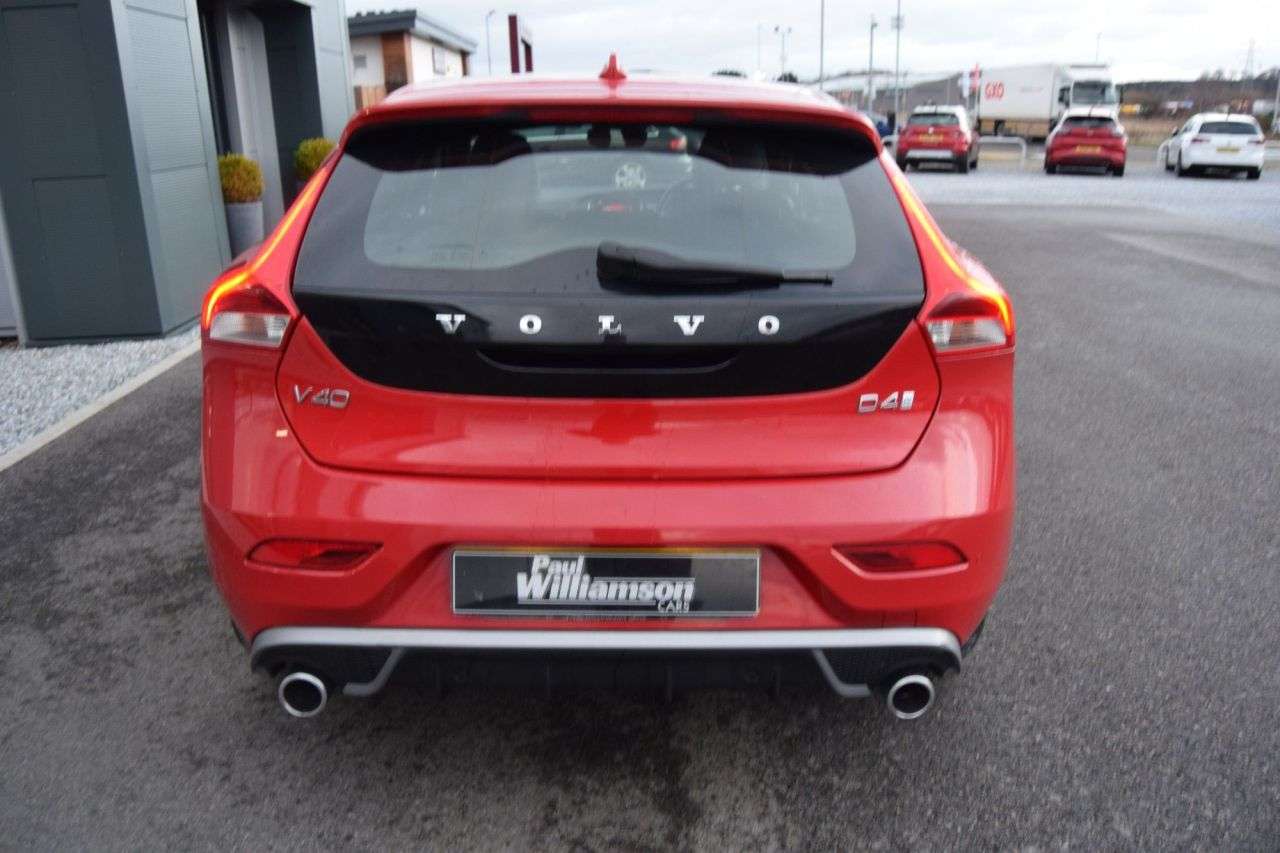 2017 VOLVO V40 2017 VOLVO V40