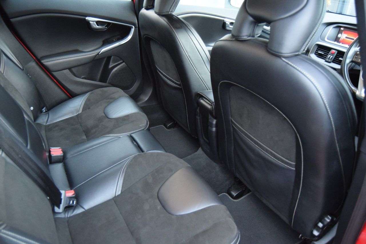 2017 VOLVO V40 2017 VOLVO V40