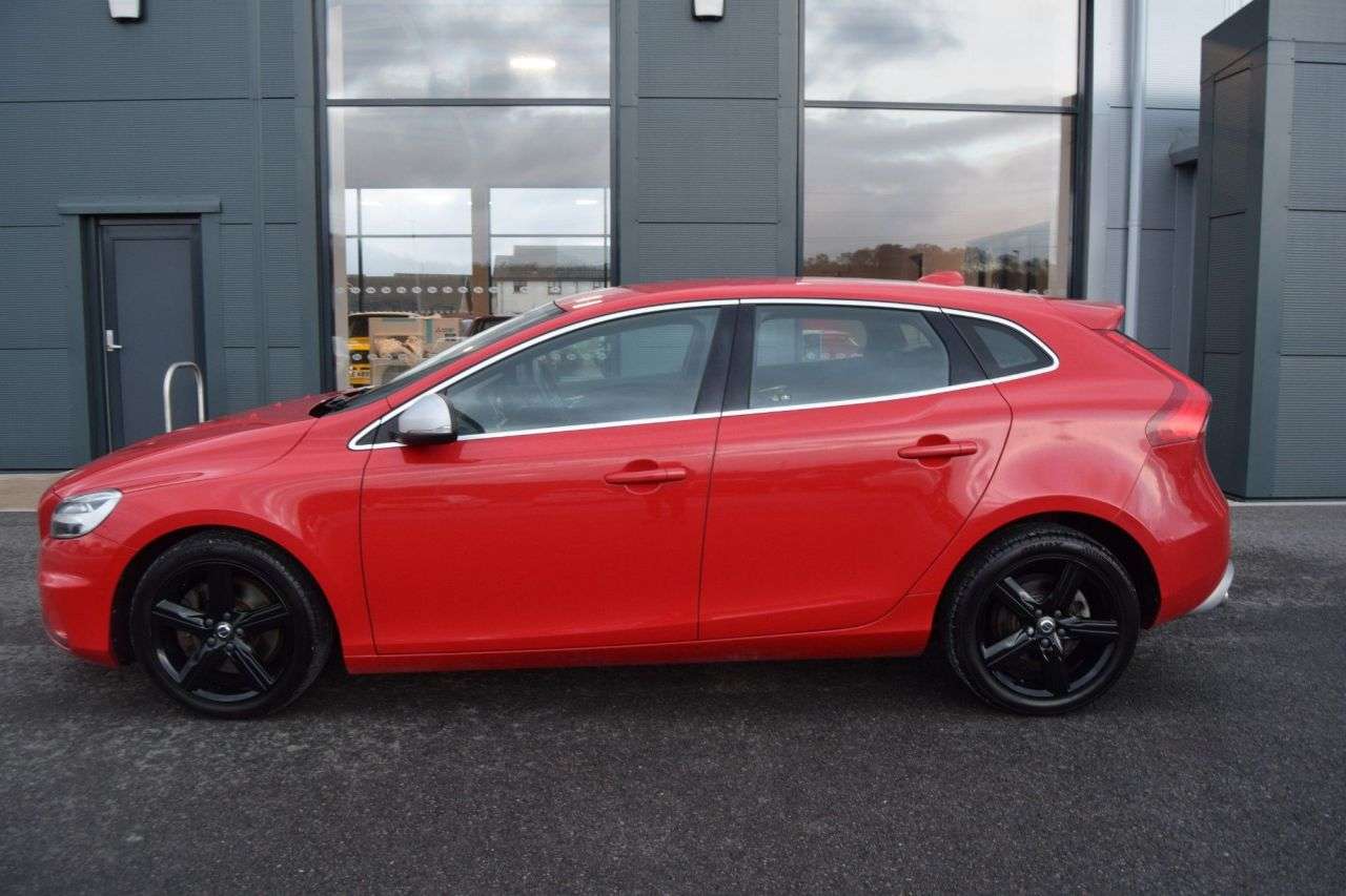 2017 VOLVO V40 2017 VOLVO V40