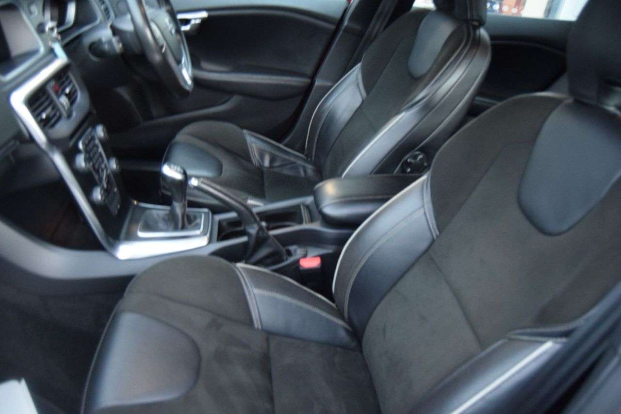 2017 VOLVO V40 2017 VOLVO V40