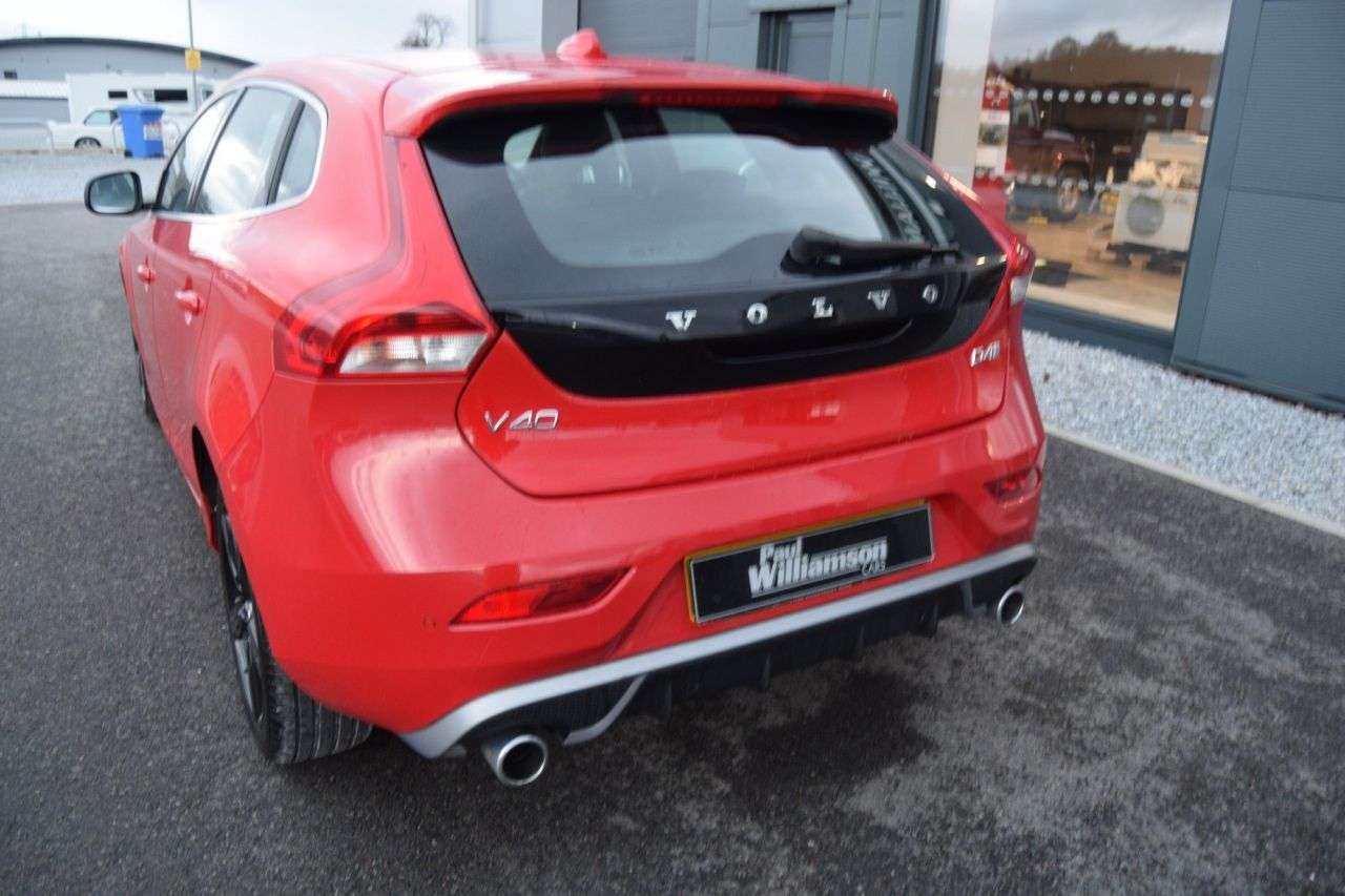 2017 VOLVO V40 2017 VOLVO V40