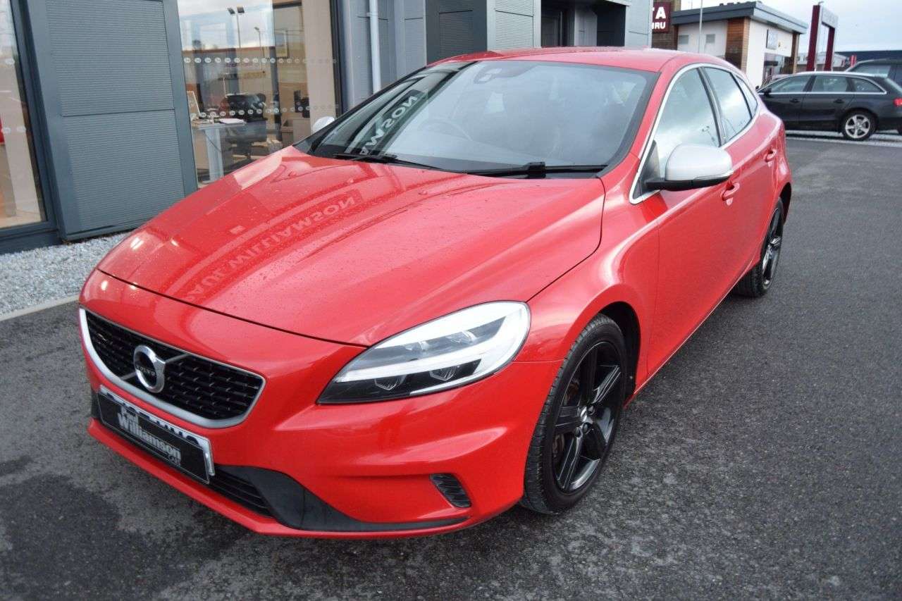 2017 VOLVO V40 2017 VOLVO V40
