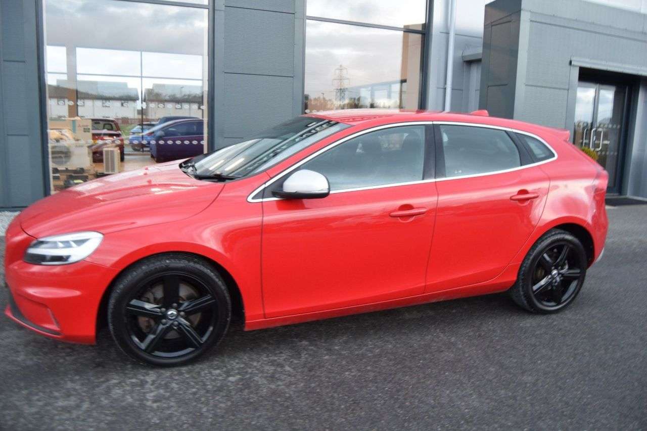 2017 VOLVO V40 2017 VOLVO V40