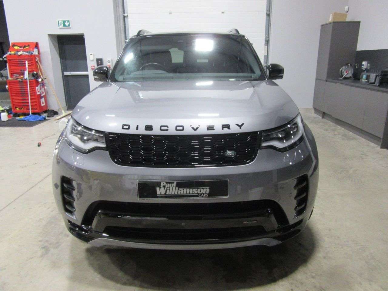 A 2022 LAND ROVER DISCOVERY 3.0 D300 MHEV R-Dynamic SE SUV 5dr Diesel Auto 4WD Euro 6 (s/s) (300 ps) A 2022 LAND ROVER DISCOVERY 3.0 D300 MHEV R-Dynamic SE SUV 5dr Diesel Auto 4WD Euro 6 (s/s) (300 ps)