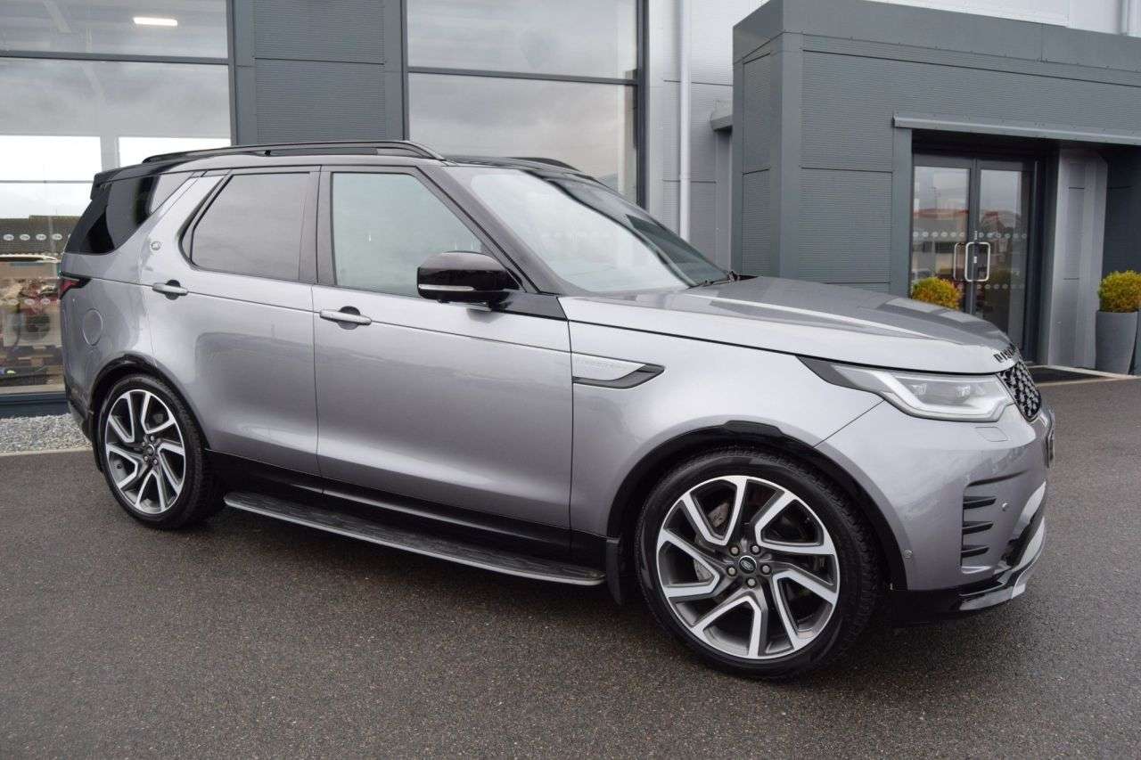 A 2022 LAND ROVER DISCOVERY 3.0 D300 MHEV R-Dynamic SE SUV 5dr Diesel Auto 4WD Euro 6 (s/s) (300 ps) A 2022 LAND ROVER DISCOVERY 3.0 D300 MHEV R-Dynamic SE SUV 5dr Diesel Auto 4WD Euro 6 (s/s) (300 ps)