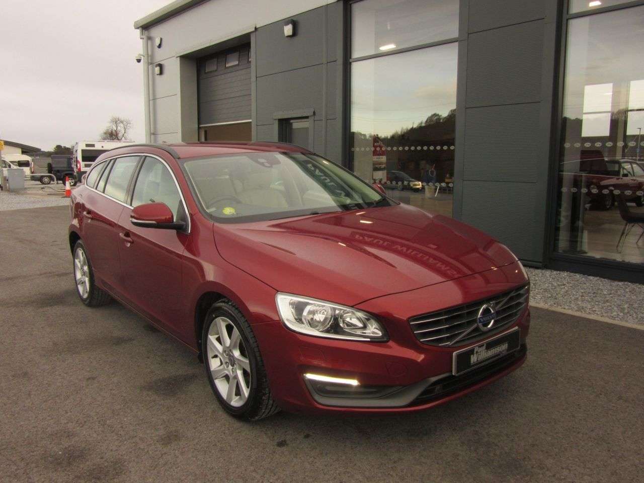 A 2014 VOLVO V60 D3 SE A 2014 VOLVO V60 D3 SE