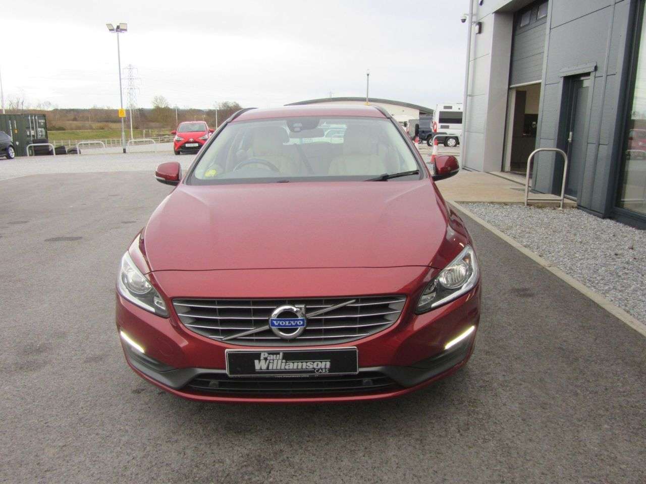 A 2014 VOLVO V60 D3 SE A 2014 VOLVO V60 D3 SE