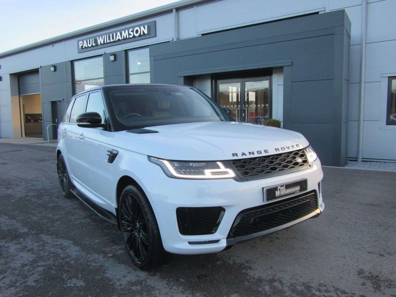 A 2019 LAND ROVER RANGE ROVER SPORT 3.0 SD V6 HSE Dynamic SUV 5dr Diesel Auto 4WD Euro 6 (s/s) (306 ps) A 2019 LAND ROVER RANGE ROVER SPORT 3.0 SD V6 HSE Dynamic SUV 5dr Diesel Auto 4WD Euro 6 (s/s) (306 ps)