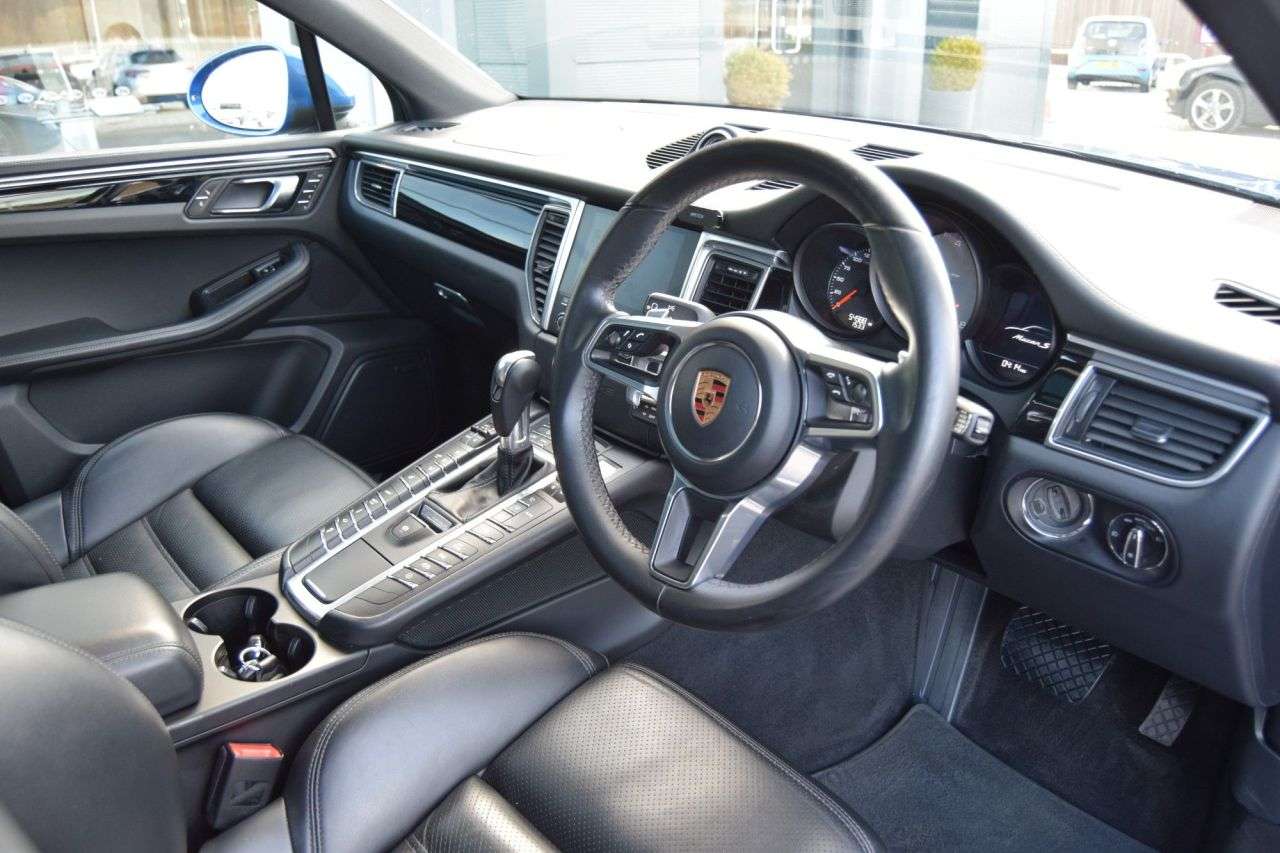 2018 PORSCHE MACAN 2018 PORSCHE MACAN
