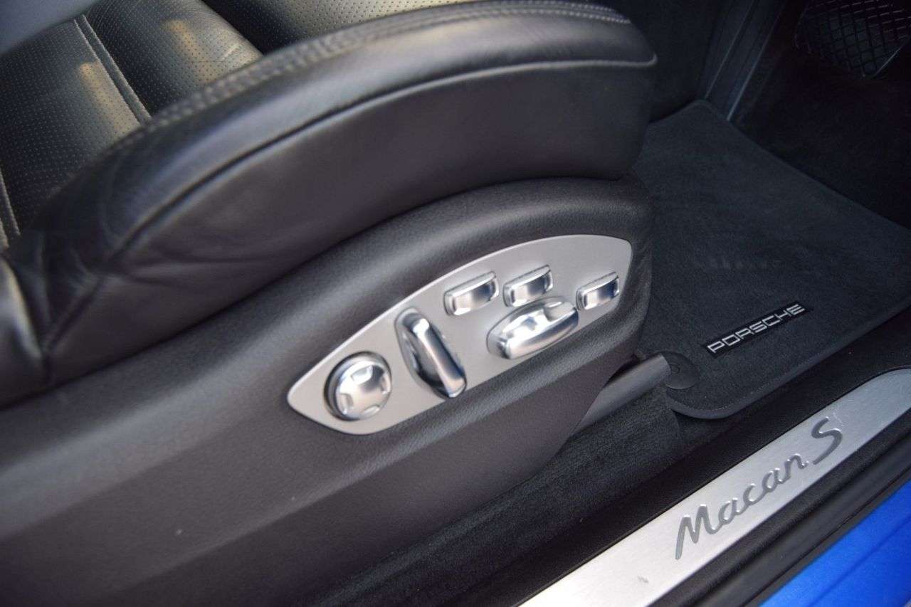 2018 PORSCHE MACAN 2018 PORSCHE MACAN