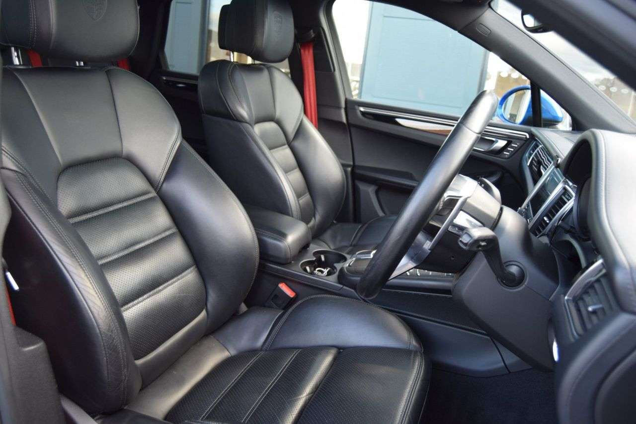 2018 PORSCHE MACAN 2018 PORSCHE MACAN