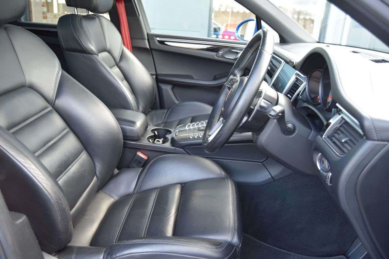 2018 PORSCHE MACAN 2018 PORSCHE MACAN