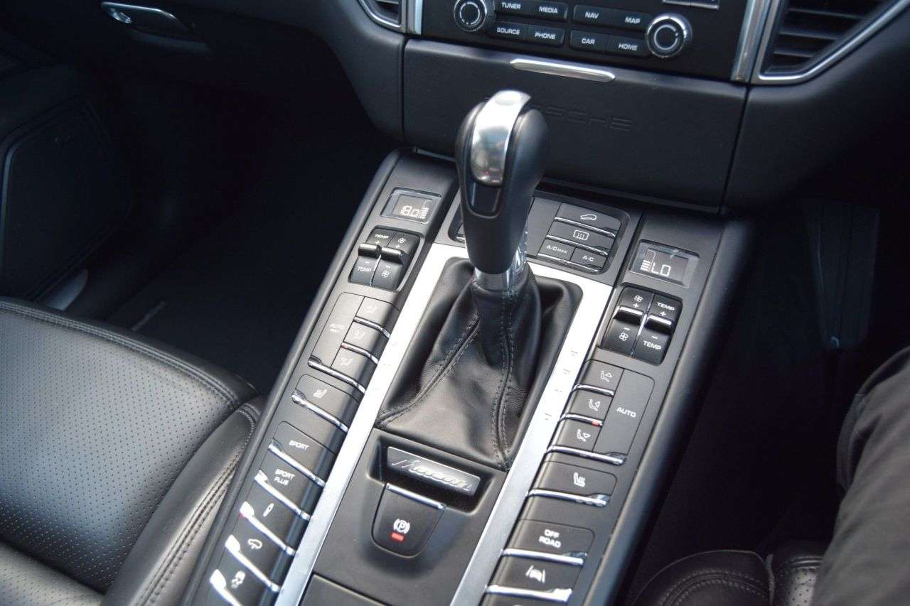 2018 PORSCHE MACAN 2018 PORSCHE MACAN