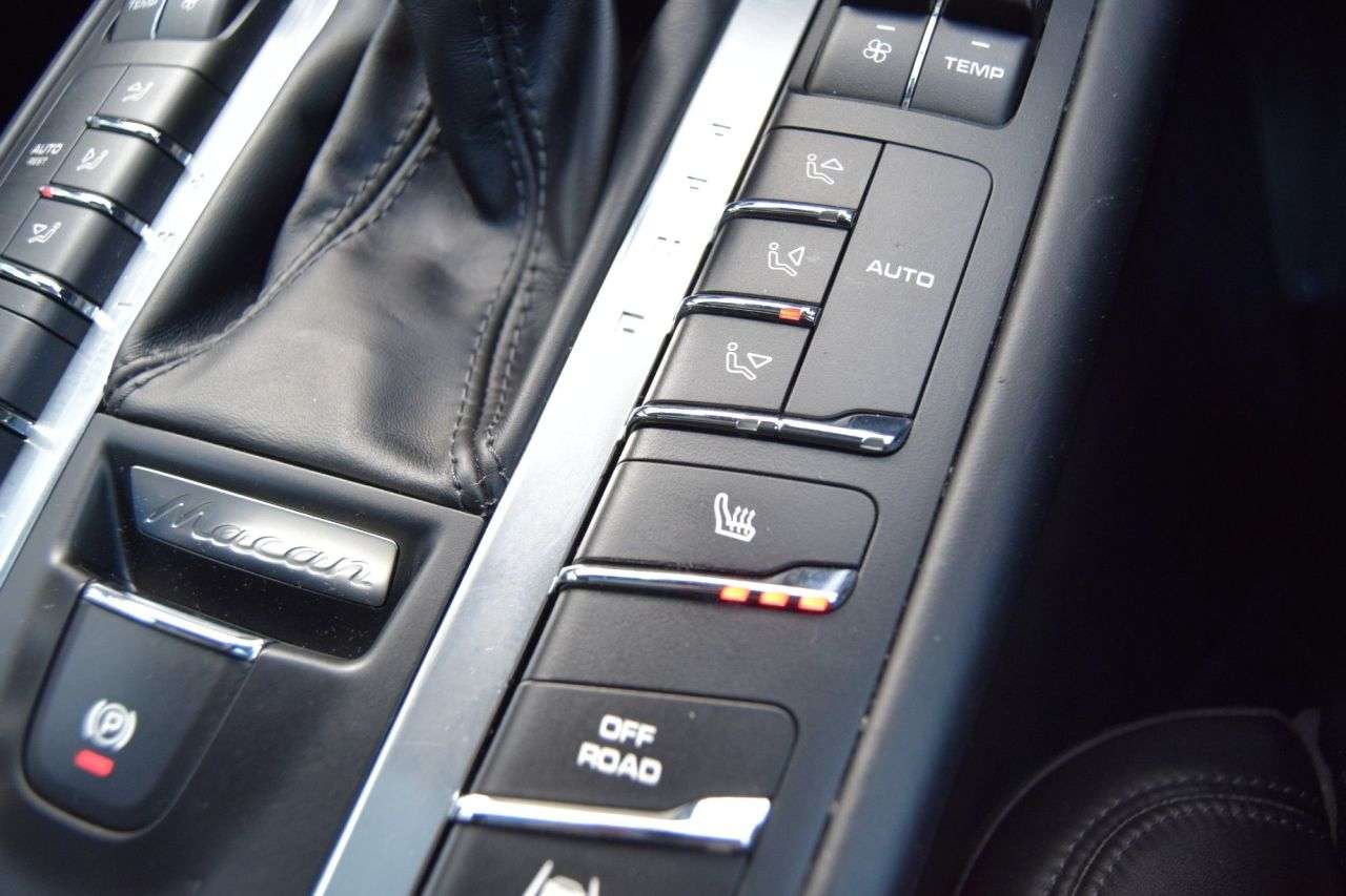 2018 PORSCHE MACAN 2018 PORSCHE MACAN