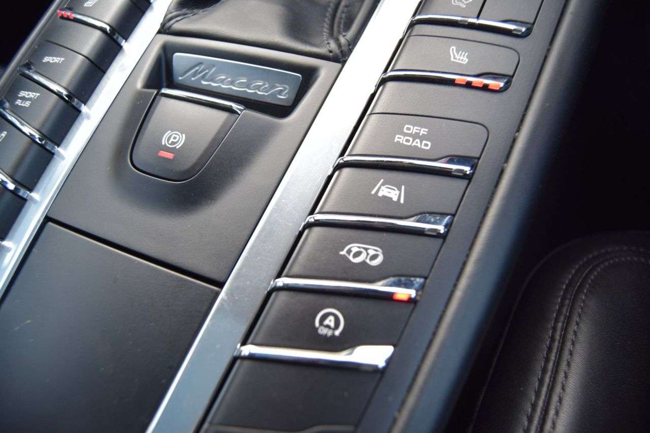 2018 PORSCHE MACAN 2018 PORSCHE MACAN