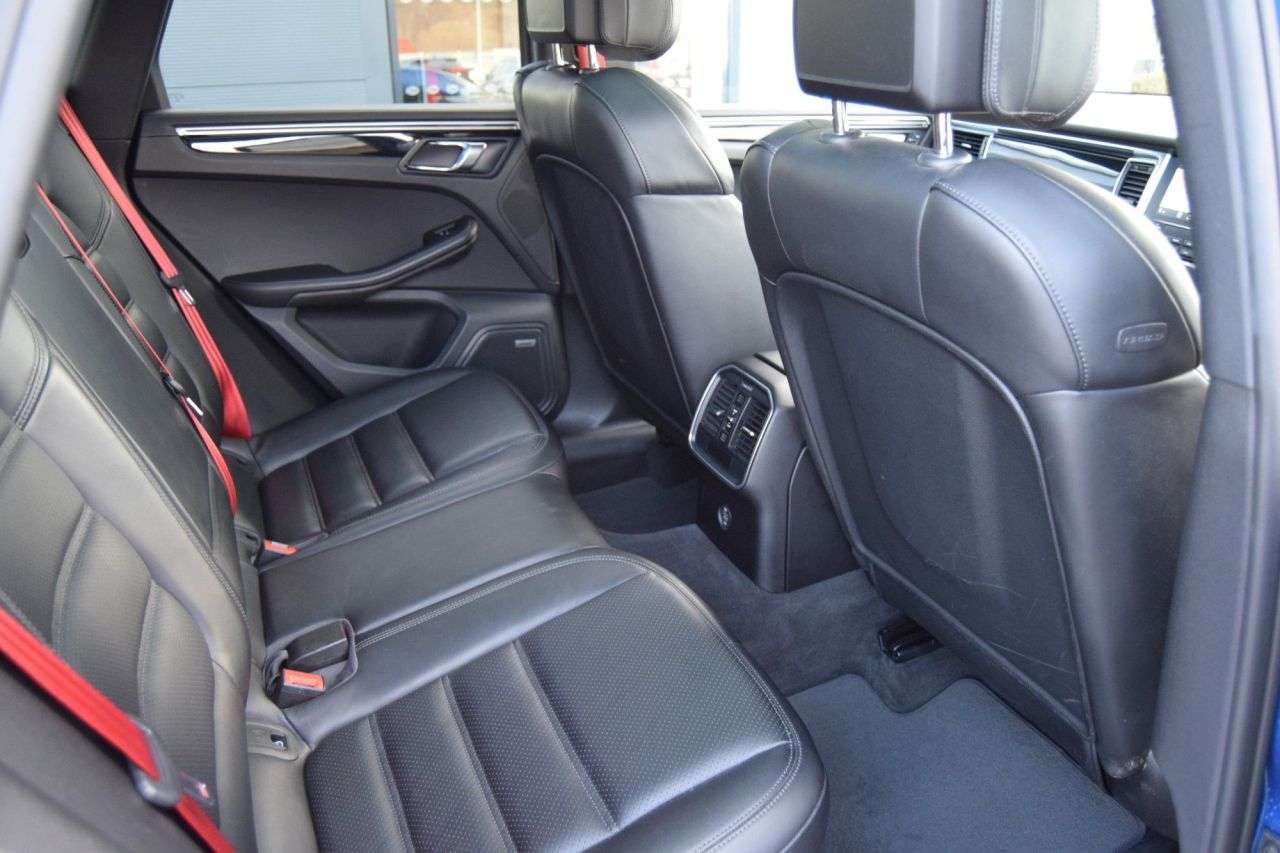 2018 PORSCHE MACAN 2018 PORSCHE MACAN