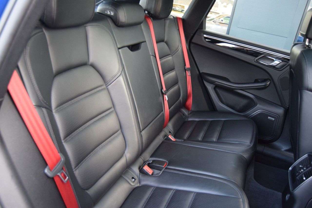 2018 PORSCHE MACAN 2018 PORSCHE MACAN