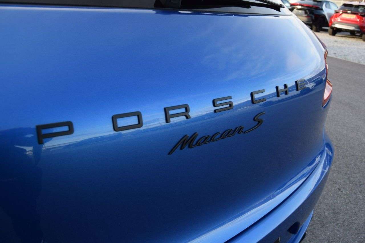 2018 PORSCHE MACAN 2018 PORSCHE MACAN