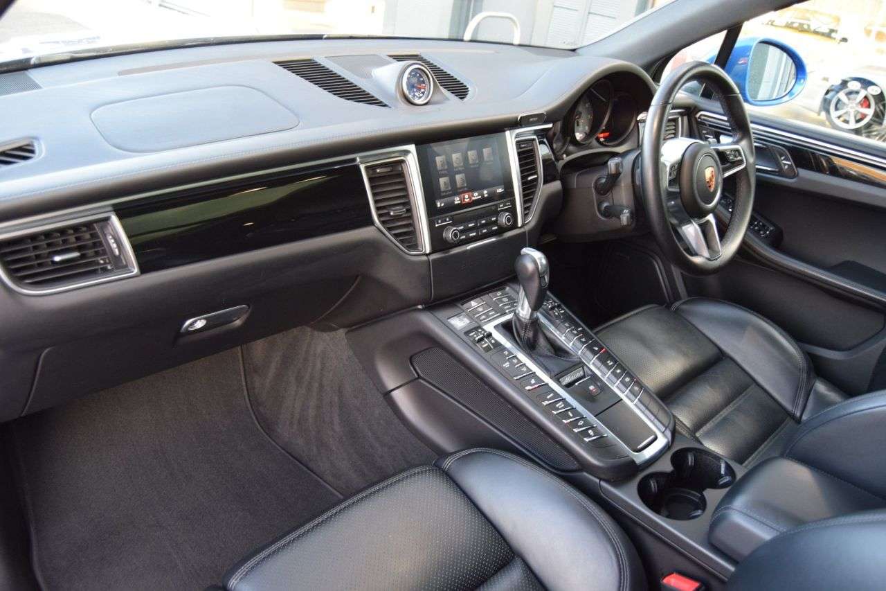 2018 PORSCHE MACAN 2018 PORSCHE MACAN