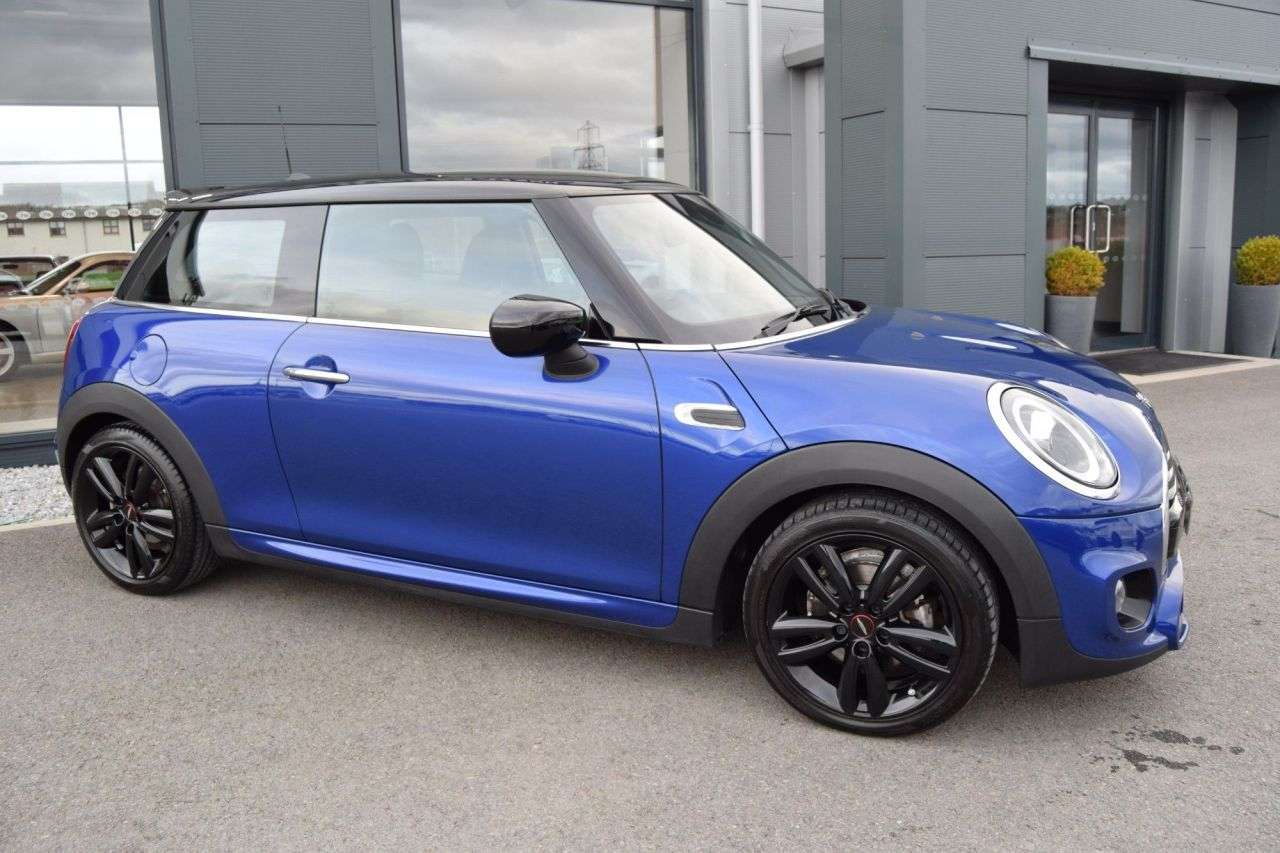 A 2020 MINI HATCH 1.5 Cooper Sport Hatchback 3dr Petrol Manual Euro 6 (s/s) (136 ps) A 2020 MINI HATCH 1.5 Cooper Sport Hatchback 3dr Petrol Manual Euro 6 (s/s) (136 ps)
