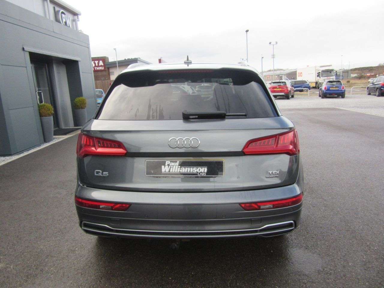 A 2017 AUDI Q5 2.0 TDI S line SUV 5dr Diesel S Tronic quattro Euro 6 (s/s) (190 ps) A 2017 AUDI Q5 2.0 TDI S line SUV 5dr Diesel S Tronic quattro Euro 6 (s/s) (190 ps)