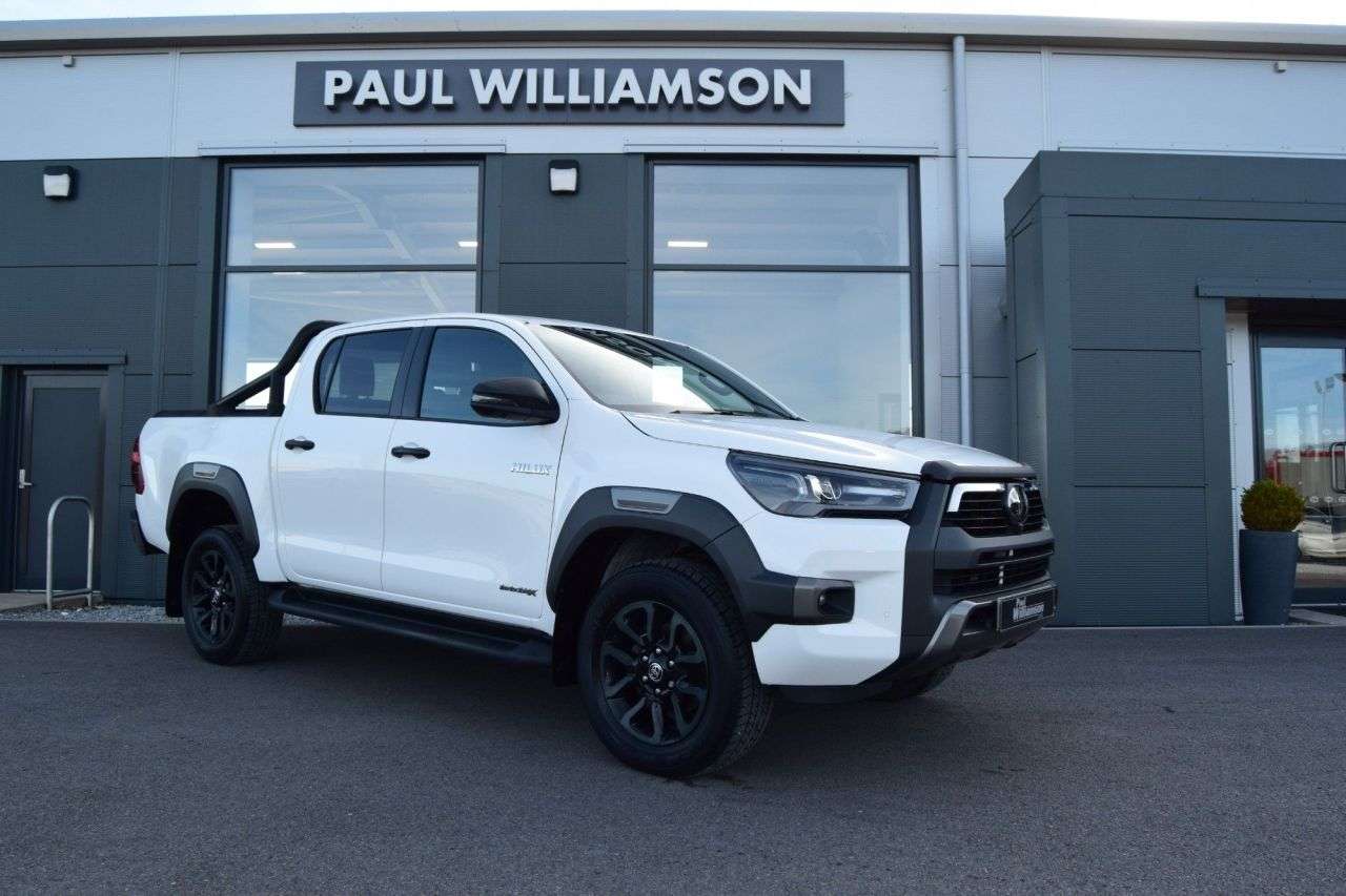 A 2026 TOYOTA HI-LUX 2.8 D-4D Invincible X Pickup Double Cab 4dr Diesel Auto 4WD Euro 6 (s/s) (2 A 2026 TOYOTA HI-LUX 2.8 D-4D Invincible X Pickup Double Cab 4dr Diesel Auto 4WD Euro 6 (s/s) (2