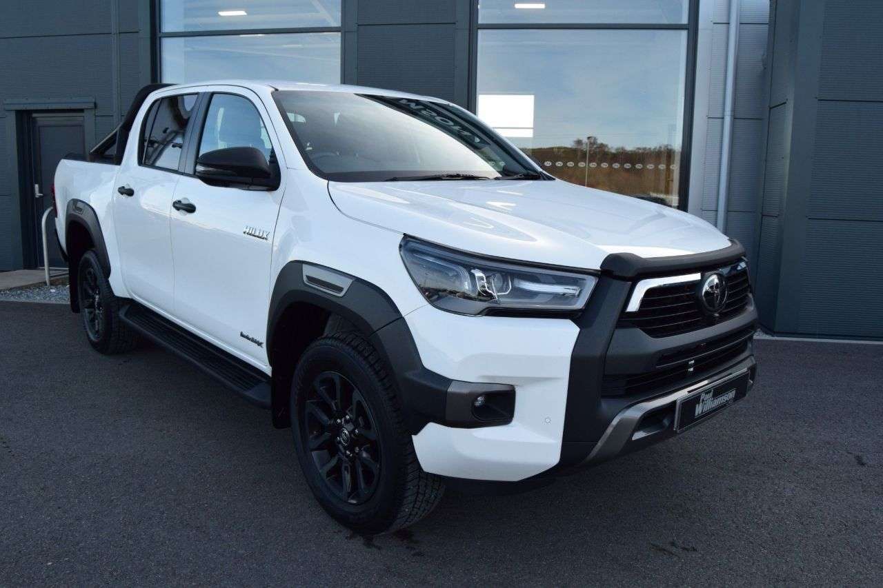 A 2026 TOYOTA HI-LUX 2.8 D-4D Invincible X Pickup Double Cab 4dr Diesel Auto 4WD Euro 6 (s/s) (2 A 2026 TOYOTA HI-LUX 2.8 D-4D Invincible X Pickup Double Cab 4dr Diesel Auto 4WD Euro 6 (s/s) (2