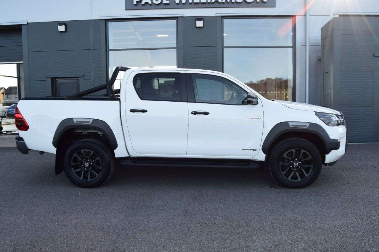 A 2026 TOYOTA HI-LUX 2.8 D-4D Invincible X Pickup Double Cab 4dr Diesel Auto 4WD Euro 6 (s/s) (2 A 2026 TOYOTA HI-LUX 2.8 D-4D Invincible X Pickup Double Cab 4dr Diesel Auto 4WD Euro 6 (s/s) (2