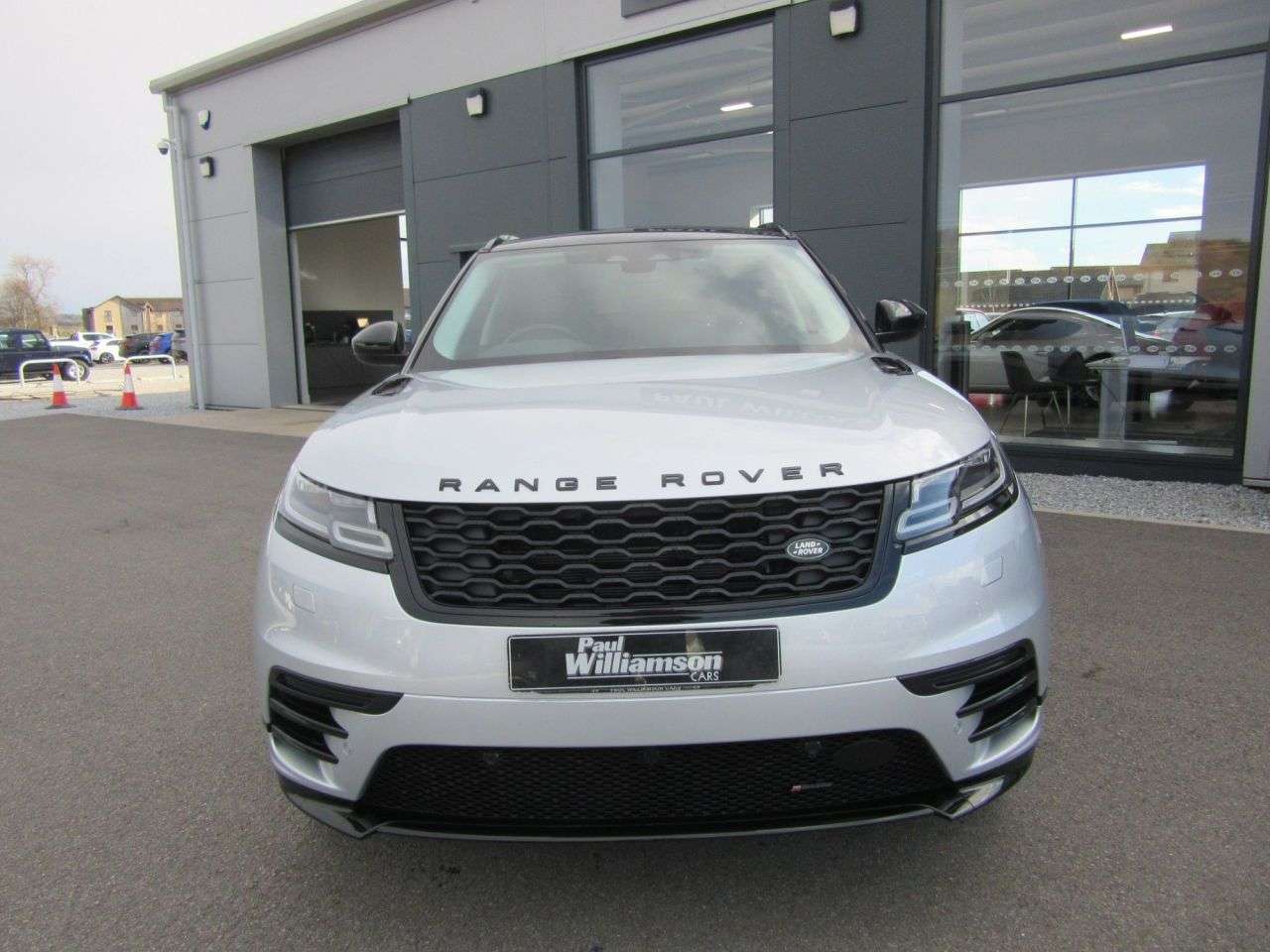 A 2022 LAND ROVER RANGE ROVER VELAR 2.0 P400e 17.1kWh R-Dynamic SE SUV 5dr Petrol Plug-in Hybrid Auto 4WD Euro A 2022 LAND ROVER RANGE ROVER VELAR 2.0 P400e 17.1kWh R-Dynamic SE SUV 5dr Petrol Plug-in Hybrid Auto 4WD Euro