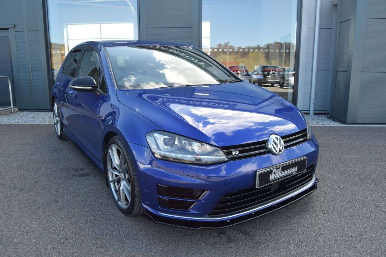 A 2017 VOLKSWAGEN GOLF 2.0 TSI BlueMotion Tech R Hatchback 5dr Petrol DSG 4Motion Euro 6 (s/s) (30 A 2017 VOLKSWAGEN GOLF 2.0 TSI BlueMotion Tech R Hatchback 5dr Petrol DSG 4Motion Euro 6 (s/s) (30