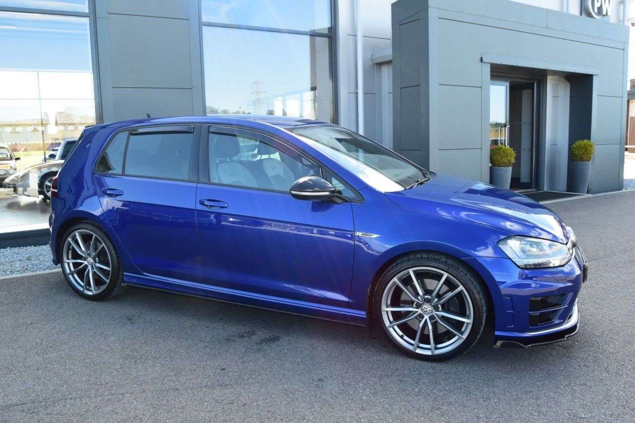 A 2017 VOLKSWAGEN GOLF 2.0 TSI BlueMotion Tech R Hatchback 5dr Petrol DSG 4Motion Euro 6 (s/s) (30 A 2017 VOLKSWAGEN GOLF 2.0 TSI BlueMotion Tech R Hatchback 5dr Petrol DSG 4Motion Euro 6 (s/s) (30