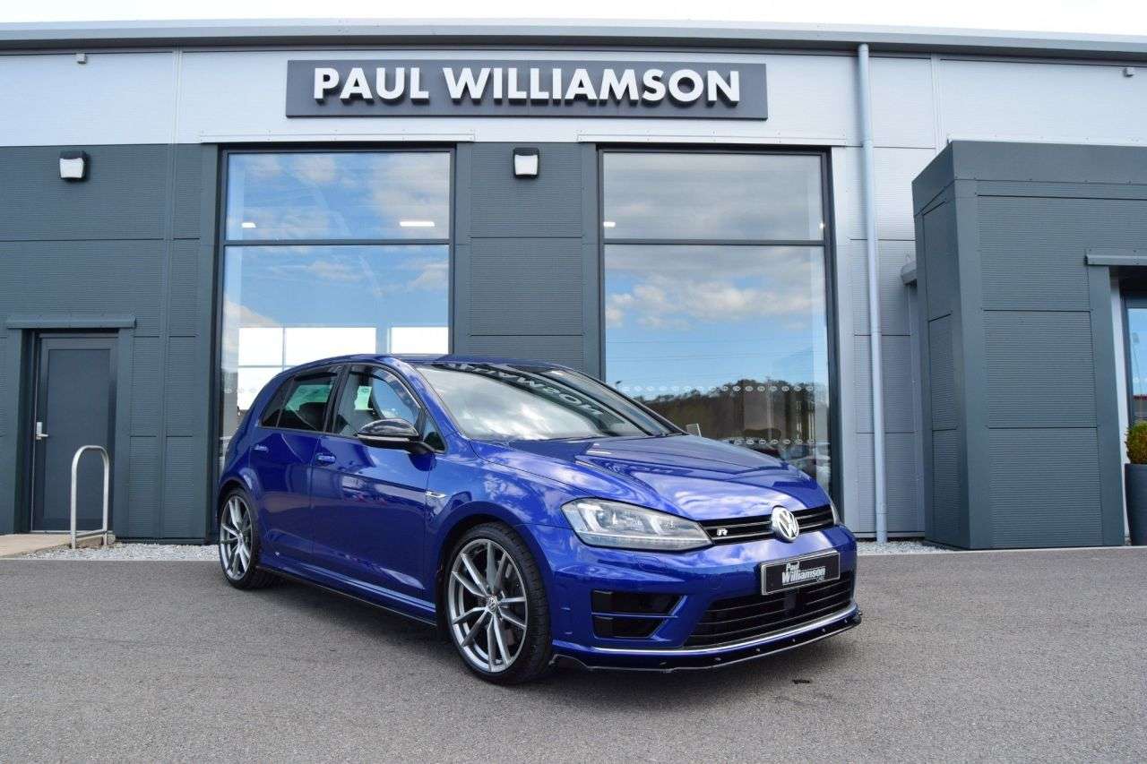 A 2017 VOLKSWAGEN GOLF 2.0 TSI BlueMotion Tech R Hatchback 5dr Petrol DSG 4Motion Euro 6 (s/s) (30 A 2017 VOLKSWAGEN GOLF 2.0 TSI BlueMotion Tech R Hatchback 5dr Petrol DSG 4Motion Euro 6 (s/s) (30